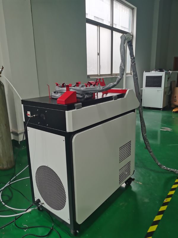 Ομαλή ραφή 8m φορητή μηχανή συγκόλλησης 1000W 220v για τα υλικά μετάλλων