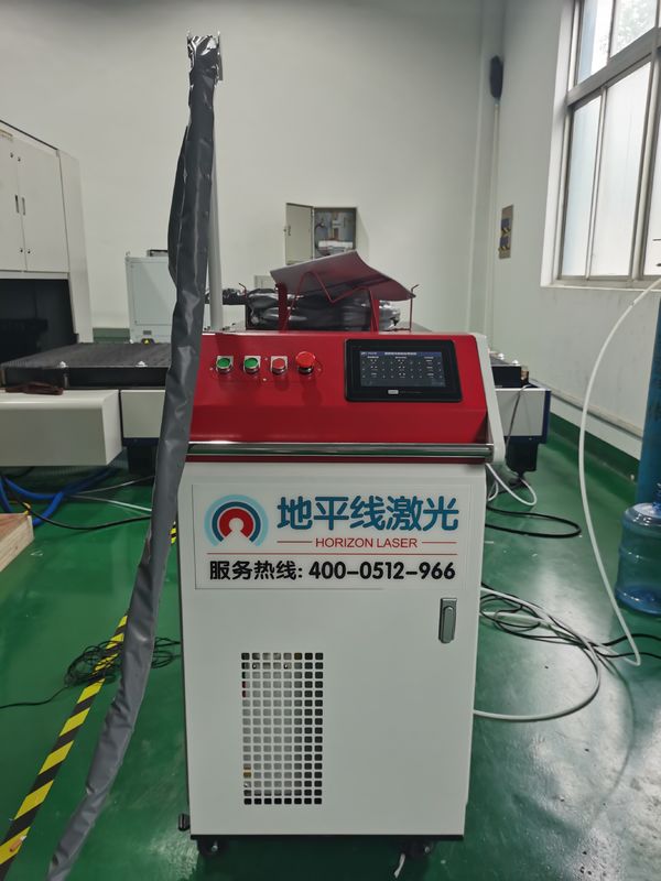 Ομαλή ραφή 8m φορητή μηχανή συγκόλλησης 1000W 220v για τα υλικά μετάλλων