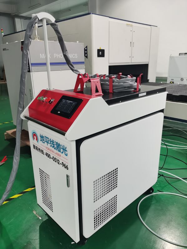 Ομαλή ραφή 8m φορητή μηχανή συγκόλλησης 1000W 220v για τα υλικά μετάλλων