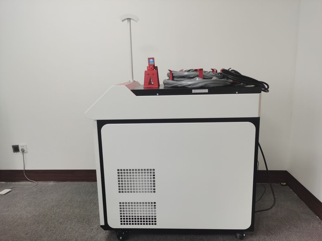 συγκόλληση ανοξείδωτου 1080nm 1500W 3mm από τη μηχανή συγκόλλησης λέιζερ ινών