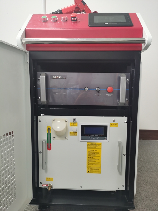 Φορητή μηχανή συγκόλλησης λέιζερ IPG 1500W CW με την ανώτατη πηγή Raycus
